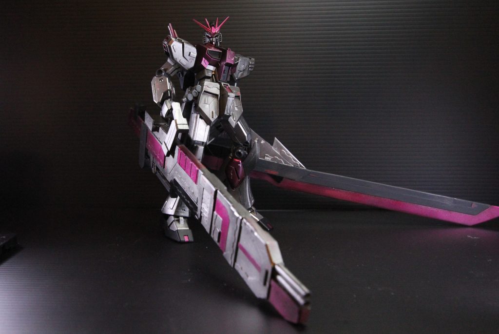 鞘は銃としても使用可能です欠点として重くてこれ以上腕が上がりません