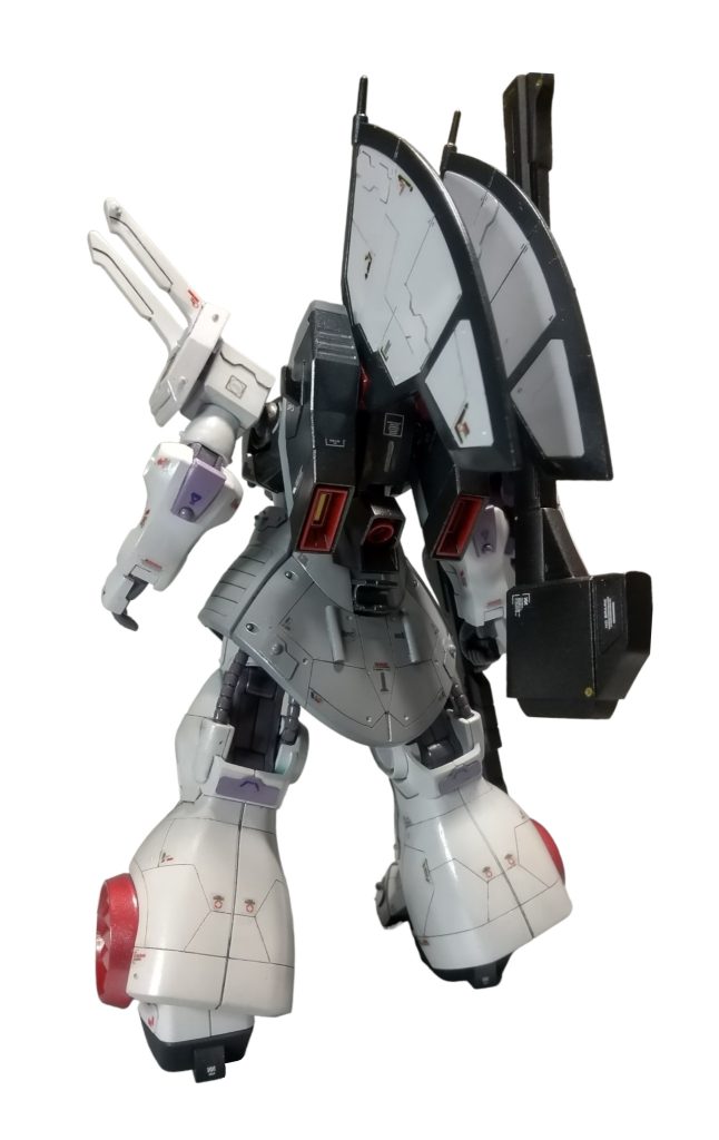 バックのディテールアップもいつもより多めに他にもやらかしましたが、何とか完成。チャイカと言うハマーンが搭乗したディジェ系のMSがあるとか