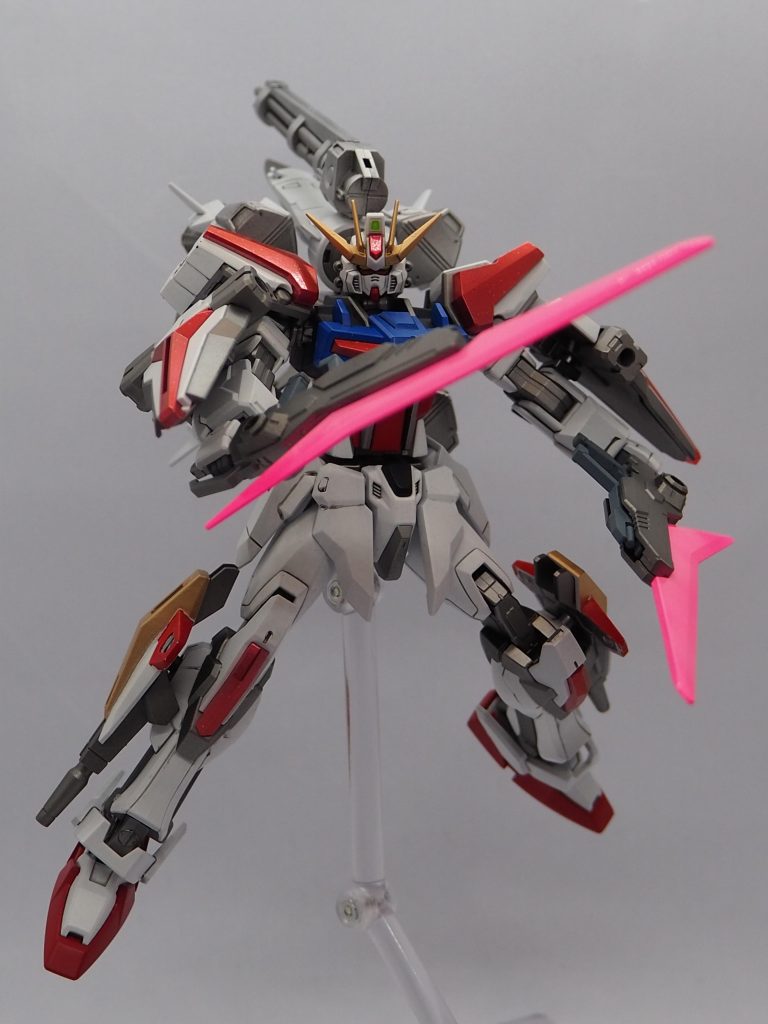 ビーム刃は蛍光ピンクとクールホワイトでグラデーションをかけてみましたが、ピンクが強すぎたようで少しくどくなってしまいました