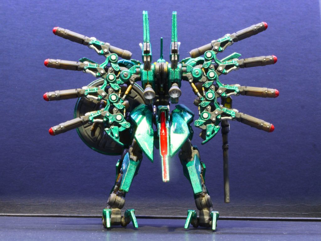 色の塗り分け間違いはそのままスルーしてます。シルバーの丸塗りが難しい…合わせ目も練習なのであえて消してません。