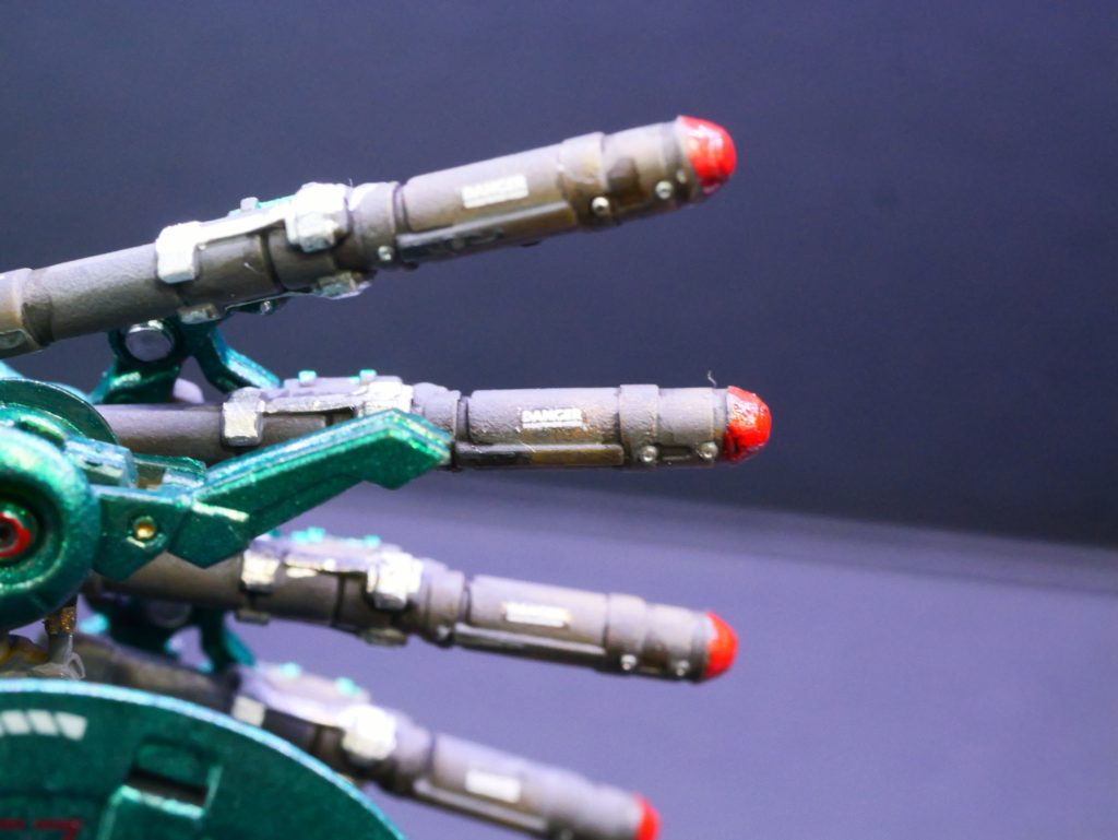 最近のデカールも素晴らしいですよね!DANGERの良いサイズがなかったので水星用から切り抜いてます。