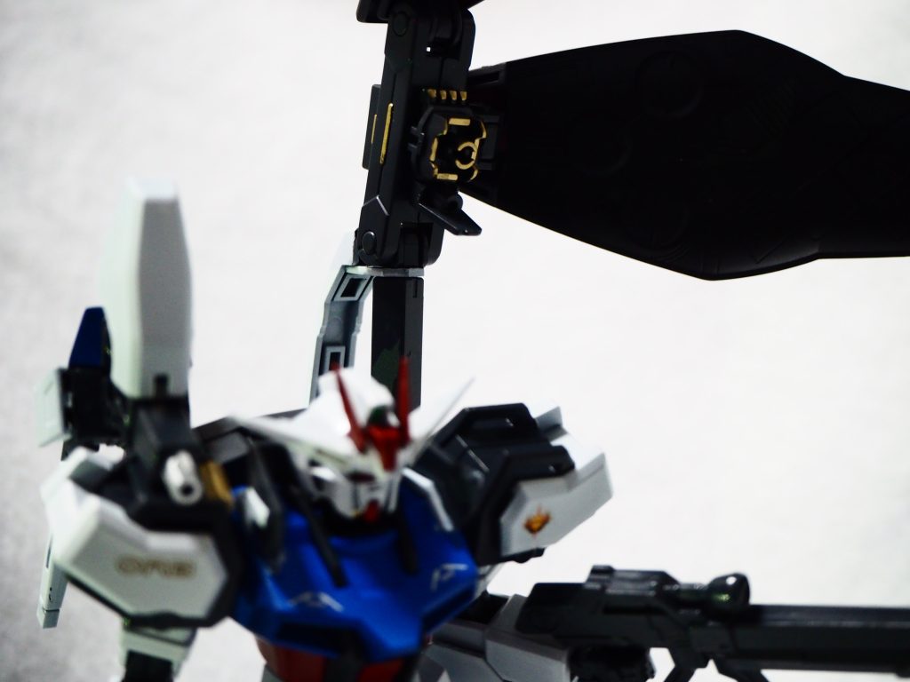 シールドユニット内にスキュラを仕込みました。