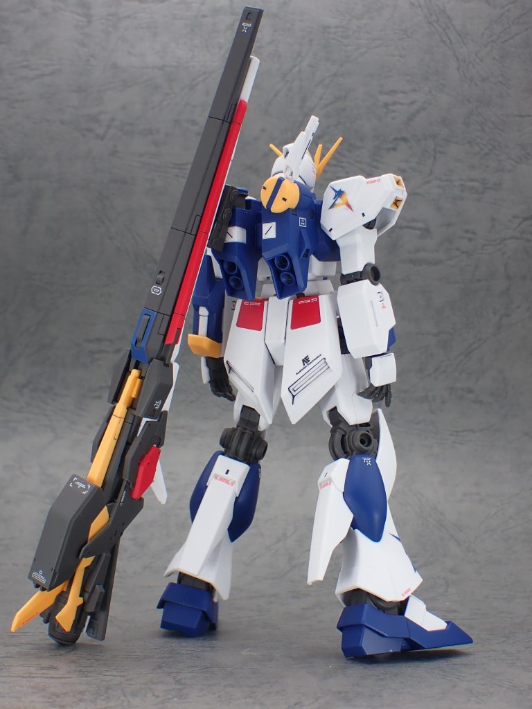 ロングレンジフィンファンネルは色分けはマーキングシールですが、そのままでも良い感じだったので自分の好みで一部だけ貼りました。