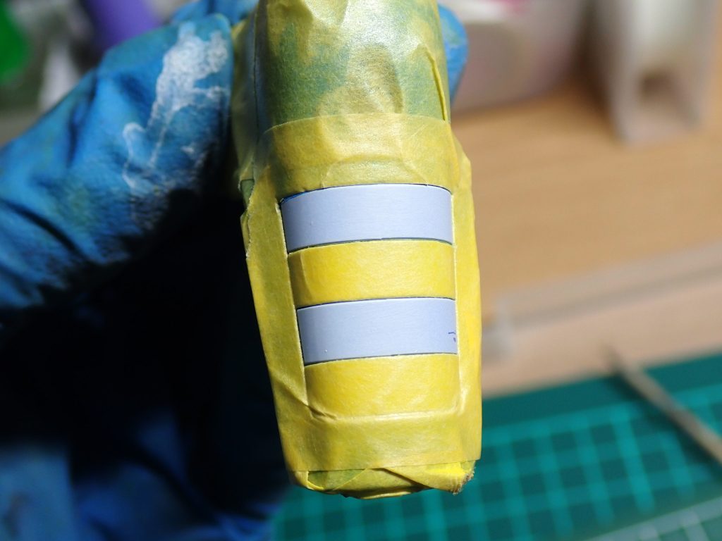 地獄のマスキング作業かと思ったがスジボリがもともと深いのでテープカットがやりやすい