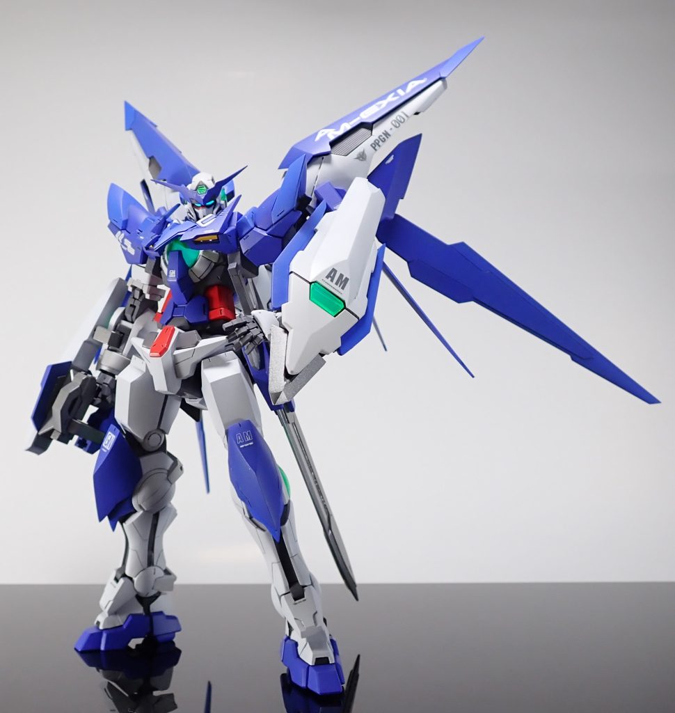 改修点・頭部：アンテナを延長、ツインアイをプラ板から切り出し、フェイスは盛って削って修正。・胴体：下部にフレームをプラ板で作製。コクピットハッチを形状修正。・腕部：肩装甲はプラ板を貼って大型化。関節はヘリオスから流用。上腕はヘリオスとウイングゼロとエクシアのパーツを組み合わせ。左握り手はエポパテから削り出し。