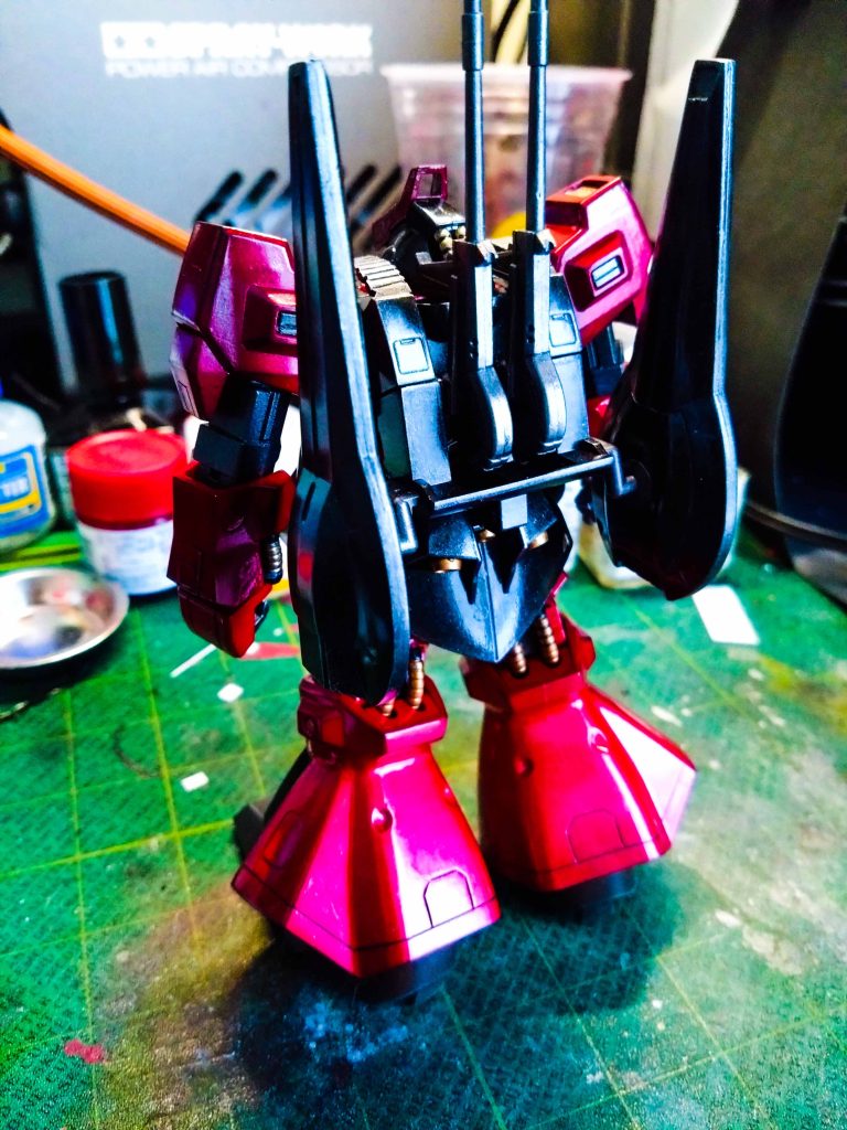 ディアスは背部がごちゃごちゃしすぎじゃないですかね。