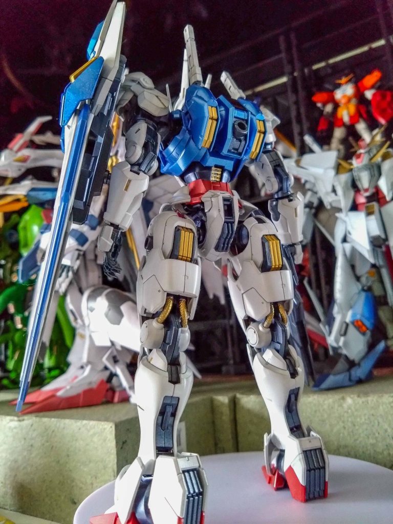 でも、フルメカエアリアルはできが良いのでちょいちょい塗っただけでカッコイイですから