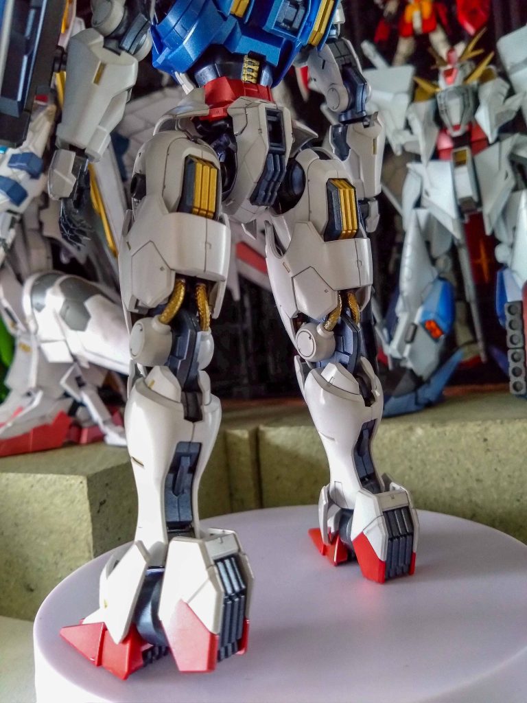 フレームはダークブルーにしました。割と決まったと思います。後はメタリックですね。