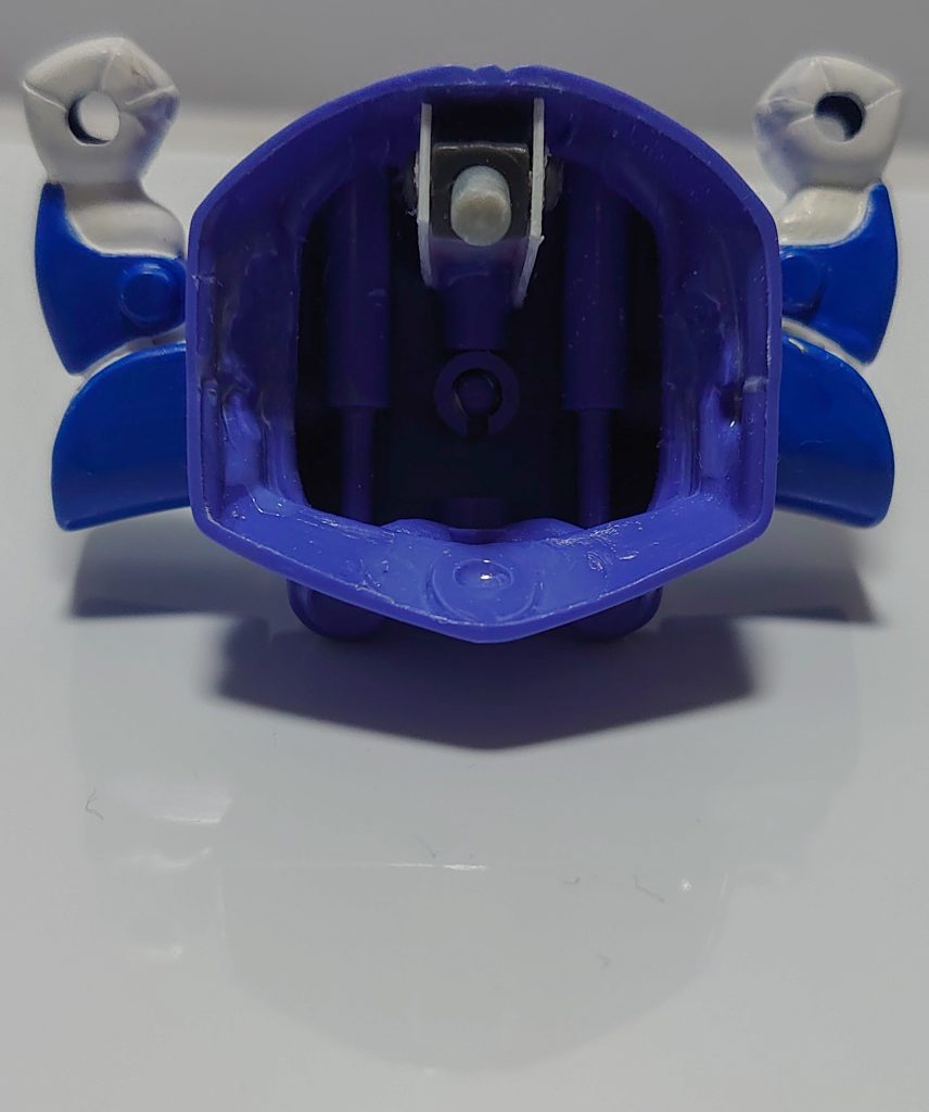 プラ棒(■)を軸にプラ板でポリキャップごと囲う本体の裏側を程々削って、接着面を作る接着