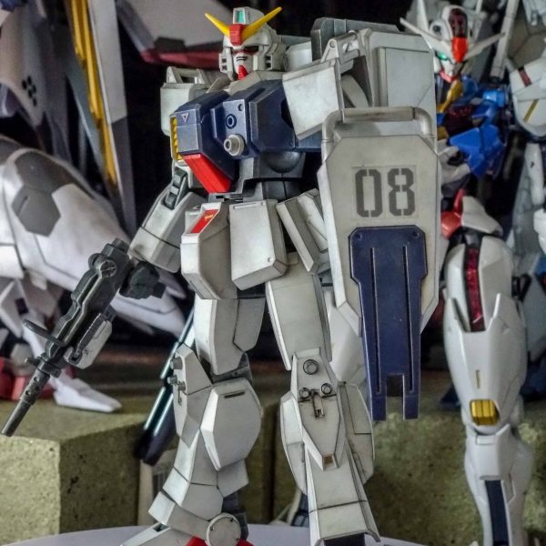 またか陸戦型かよ！いいえ今度はHGのサンダース機です。