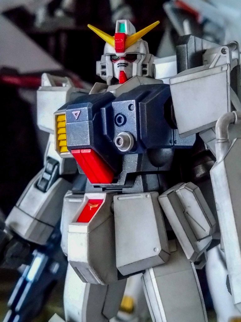 スジボリ等のディテール追加は一切してないので前回のMGに比べて貧相です。