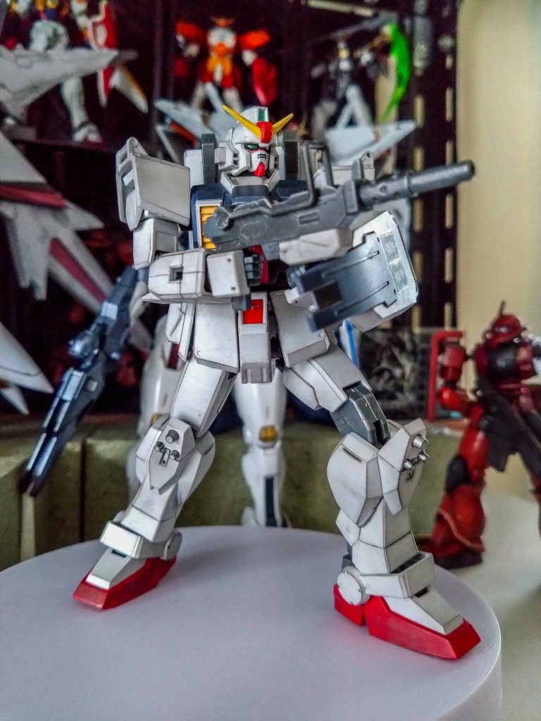 コンテナ背負ってると後ろに倒れるんですよね。ディスプレイスタンド使えばいいんですが。