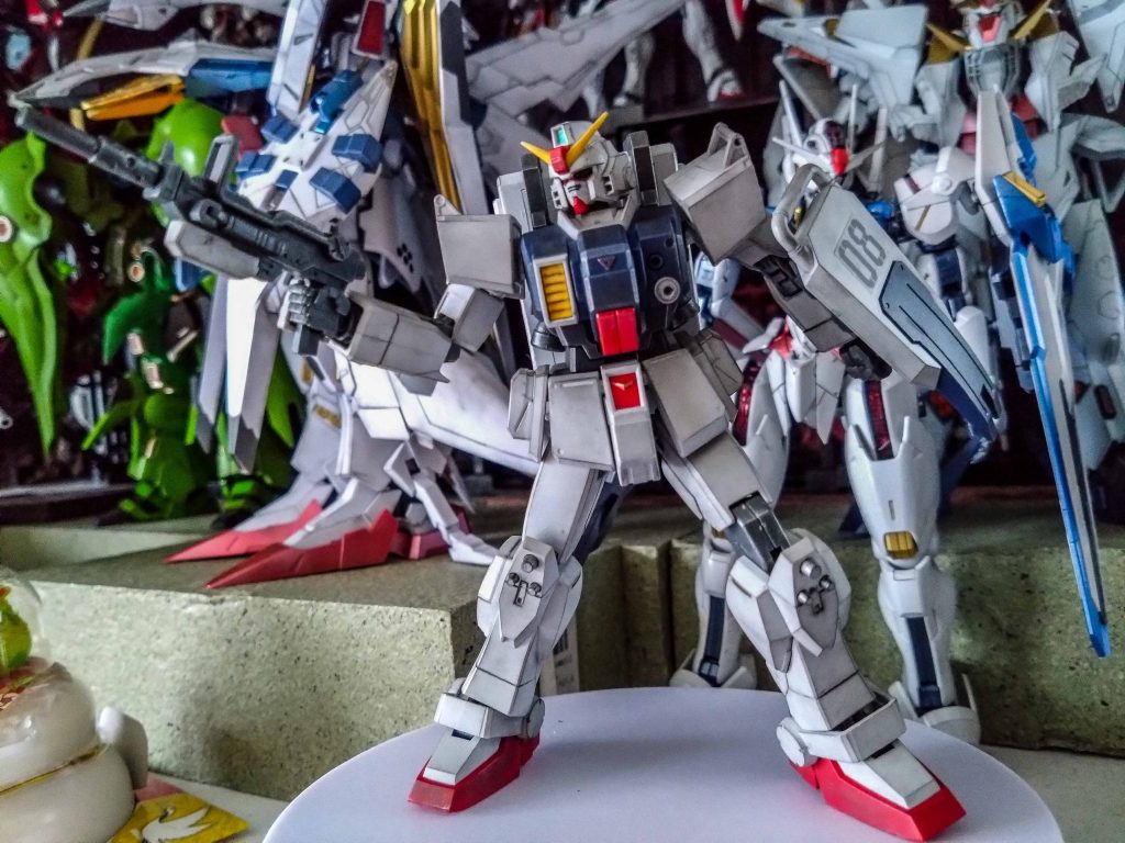 カレン機を作るに当たって陸戦型ジムヘッドが必要なんですが持ってない。さて、どうする。プレバンのパラシュートパックにはジム頭付属してたんですね。