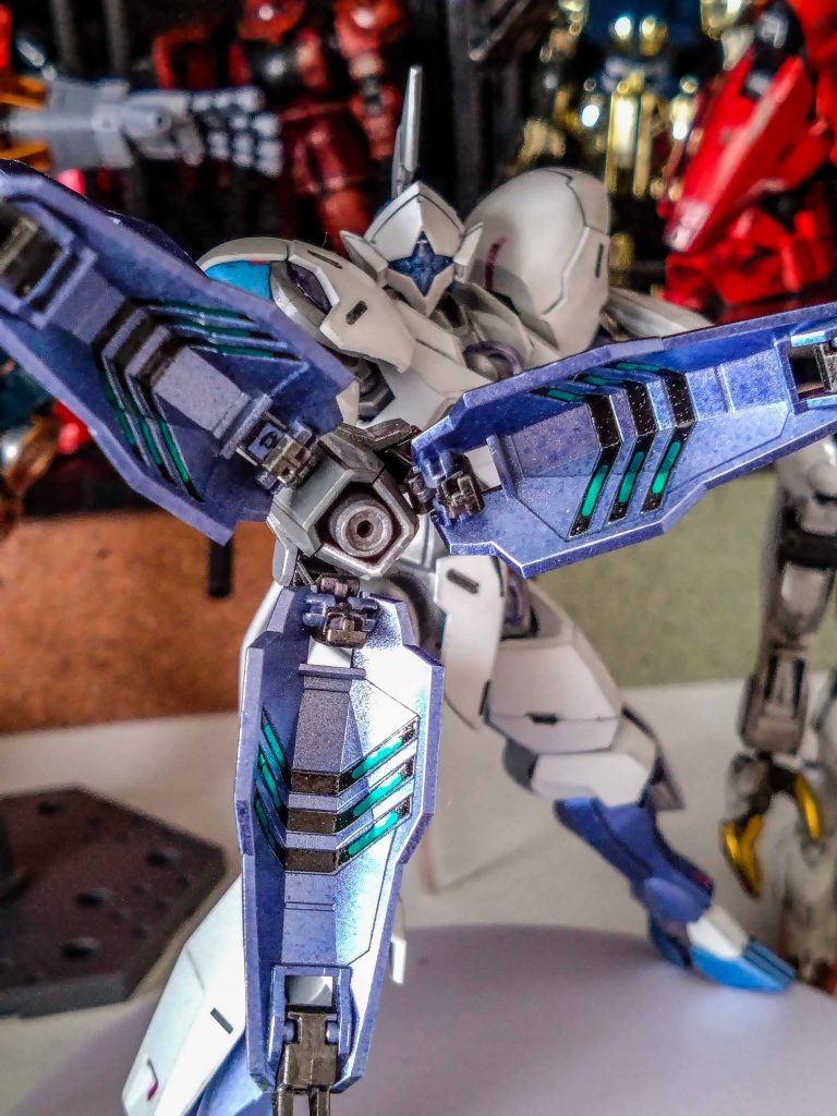 寄生獣のミギーを彷彿させますね。ホイールデカールを使いました。