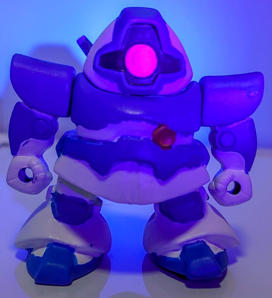 モノアイだけブラックライトが反応しとる