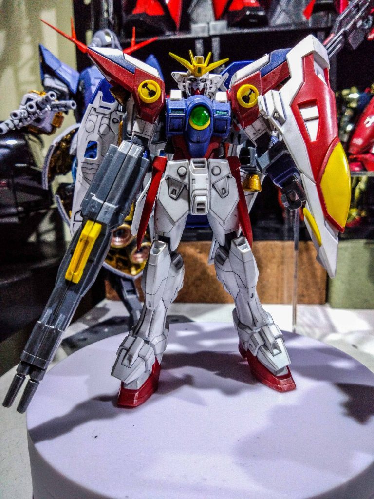 ゼロの顔はホント好きですね。羽型バインダーブームはここから始まったのかな。そう思えば罪深い機体だな。羽根ついてごちゃごちゃしてるモビルスーツは好みじゃないですね。