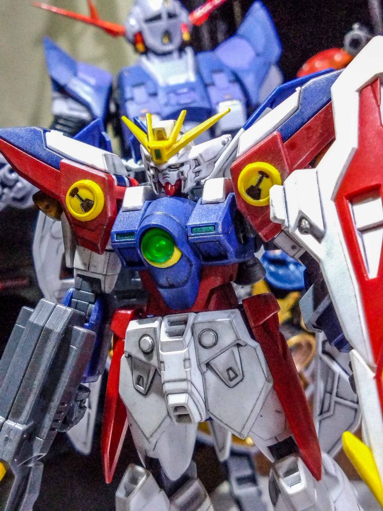 ミキシングの話ですがそれ自体は昔からあるじゃないですか自分の好きなMSに出来の良いキットを流用してカスタマイズする手法。昨今のミキシング作品は手足差替え〜武装差替え〜はい!オリジナルMSです!みたいなのばかりなんですよ。基本、自由で良いんです作品は。でも、なんの工夫もなく単に差替えてミキシング、オリジナル作品です!は良いとこ中高生までじゃないですか。マッチングしたうえで自分だけの一手間加えて他の誰とも被らないようにして始めて作品なんじゃないですかね。言いたいのはパチ組手足差替えをミキシングでオリジナル作品と言い張るのはちょっとさみしいんじゃないかと、なんか違うんじゃないかと思いましてね。これは私の意見で思いなのであまりムキにならないでもらいたいです。