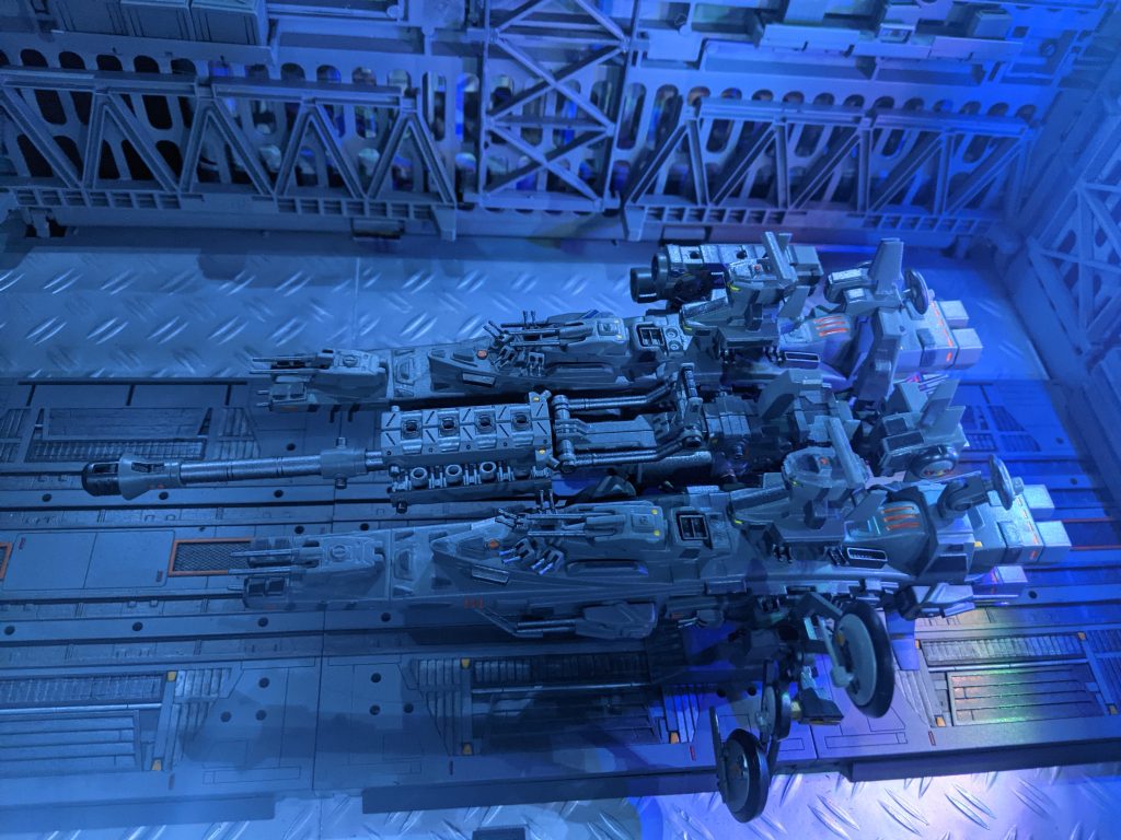 巨大モビルアーマーの脅威はビグザムの例を見れば一目瞭然であり。そのため連邦政府が打ち出した方針は原点回帰ともいうべき発想だった。 マゼランに気を直結し超長距離からのIフィールドの影響を受けない実体弾であるレールガンによる狙撃である。 Iフィールドを備えたMAは総じて巨大であり、マゼラン二隻の電脳による行動予測による狙撃は一定の効果が望めると期待された。