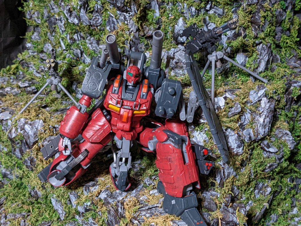  何年も前に作ったものなのですが、当時この作品は人気がなかったのか売れ残っていたので、重装甲が好きな自分はせっせとプラ板などで凹凸を増やしつつ情報量を上げてみました。