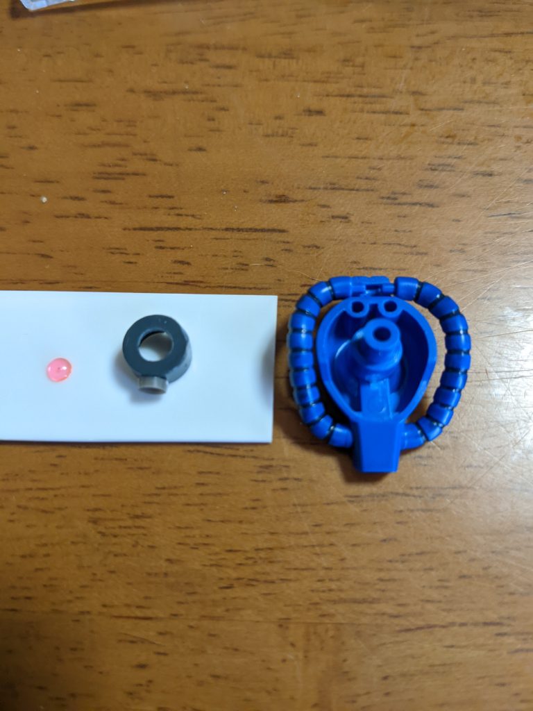 いつも嘘付いてゴメンナサイ…。モノアイだけ可動式にしますた。