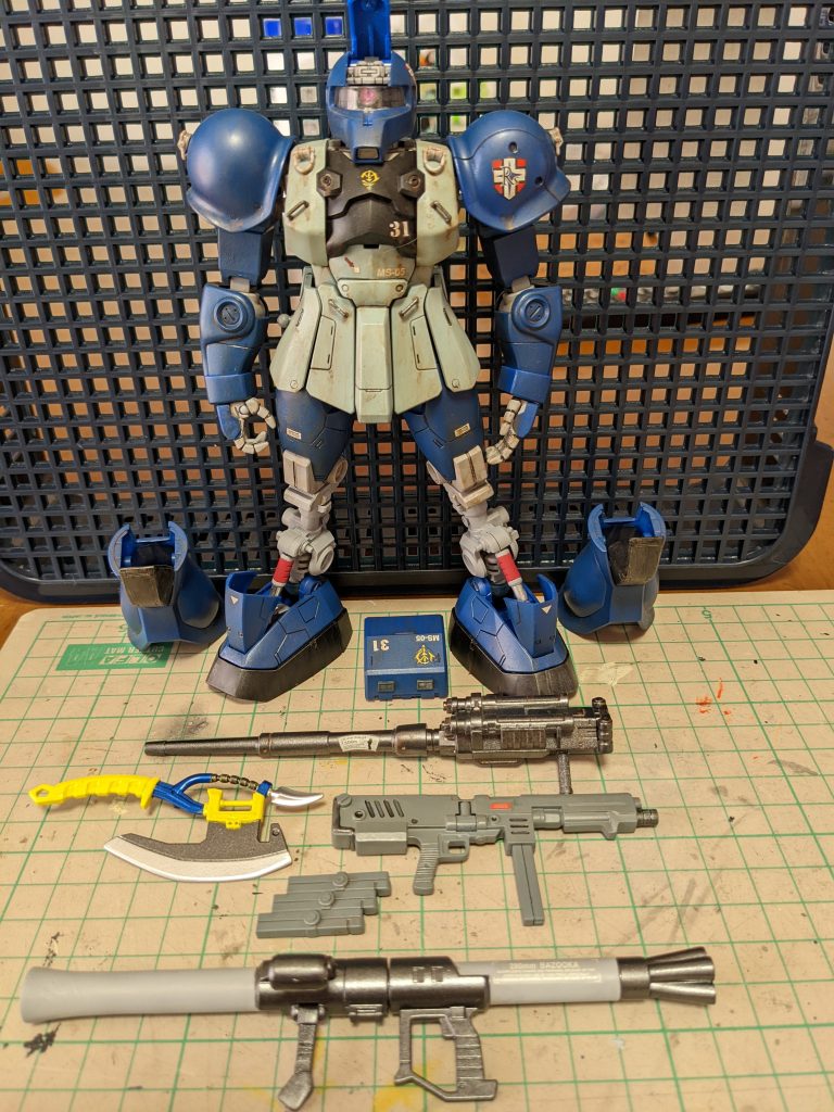 接着後に外せなくなるスネアーマーは後ハメ加工で、継目消し後も取外し可能です。好みでシリンダーは赤に塗りがちです。