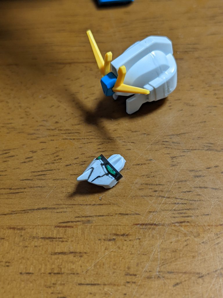 ゴメンナサイ…。目立つ頭の合わせ目だけ処理してました。