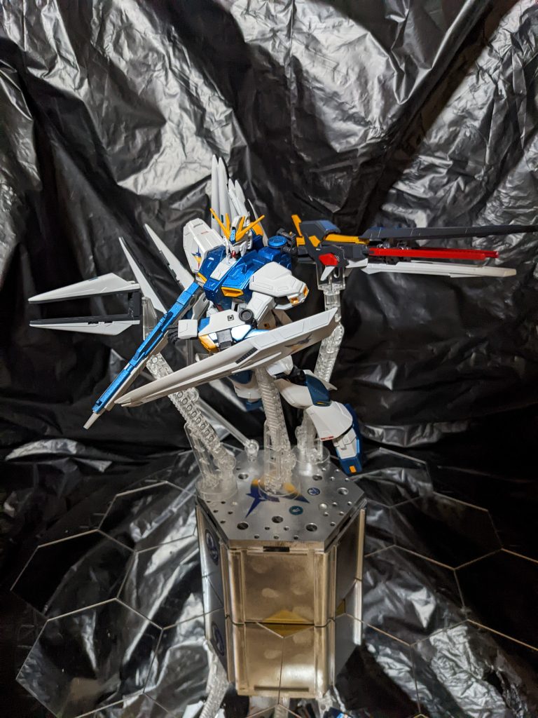 通常のファンネルはロンドベルでのテストで問題はなかったのだが、ロングレンジフィンファンネルの遅れは専門的な機材のあるアナイハムでの調整が必要なレベルだった。 ファンネルの開発にはサイコフレーム搭載機の存在が不可欠であり、アナイハムは急遽二号機の納品予定をストップし、ロングレンジフィンファンネルの開発にあてた。