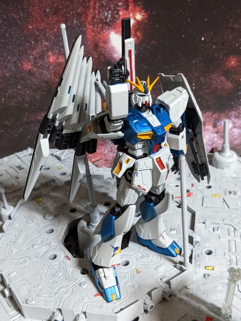 本来、νガンダムのファンネルは多角的な運用を想定した通常のファンネルと一撃必殺を狙うロングレンジフィンファンネルの両方を搭載し、応用力の高い攻撃を可能とするものであった。 νガンダムの装備が完ぺきだったなら戦局にも影響が出ていた可能性は高いと言われている。 二号機はその後、フルパッケージの状態で地球連邦軍に納品されたものの、だれが正式なパイロットになったかなどの記録は残っていない。