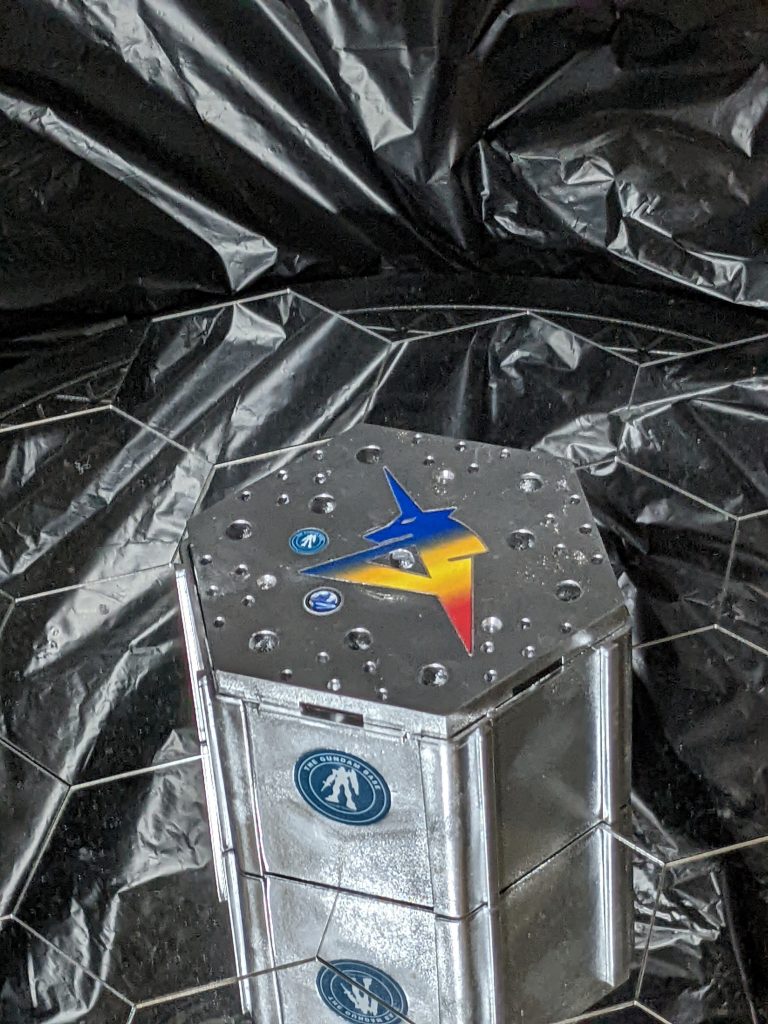 展示用台座は100均のディスプレイケースとアクションベースを組み合わせています。ちょうどいい感じにサイズがぴったりでした・