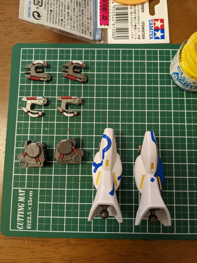 やっぱりシリンダーは赤に塗っちゃいマスタの図。