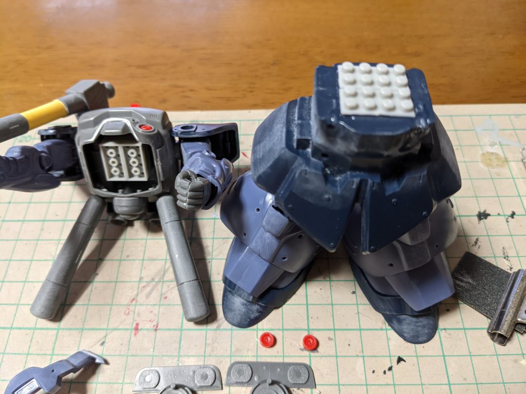 腰はダ○ソーブロックを使って5ミリほど延長。塗分けも楽になりますた。お手軽に色々手に入る良い時代ですな100均恐るべし。