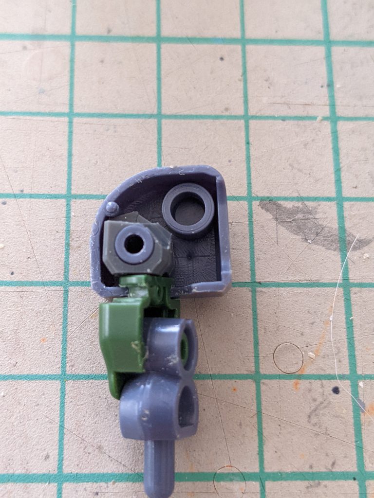 将来的にプラプラになりそうな二の腕にポリでテンションをかけますた。