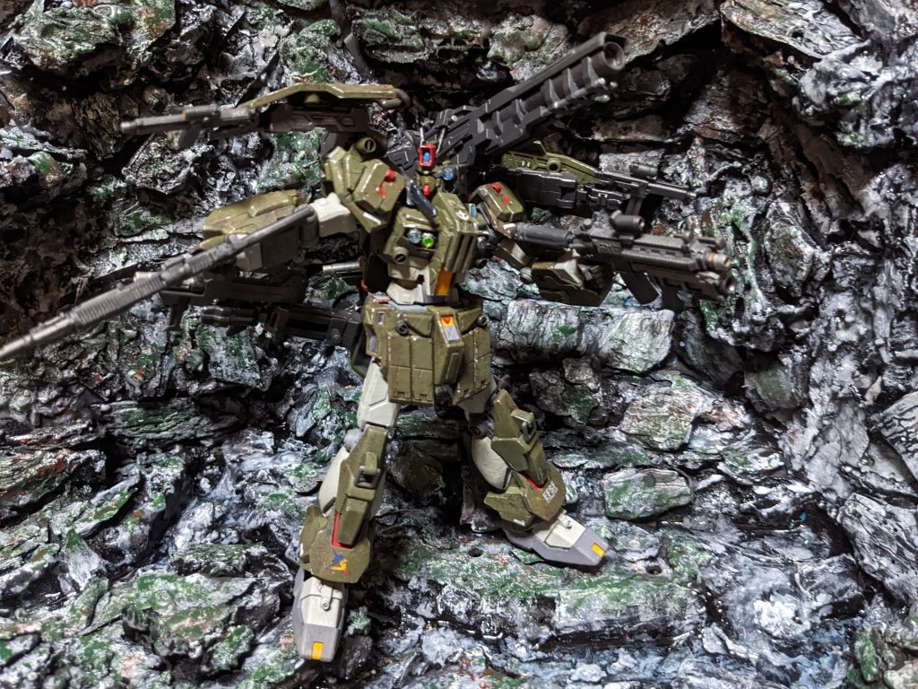 　そのため、ファンネルを操作する要領でサブアームを動かせるようになり、単純な手数の増加につながった。 　サブアームは片手で扱える兵装を扱えるようになり、敵の武装を回収して利用するといったサバイバルな戦い方をしていたらしい。 　子のサイコフレームを利用した機体の操作が注目され、後のユニコーンシリーズのフルコントロールにつながったという説があるが確証はない。  