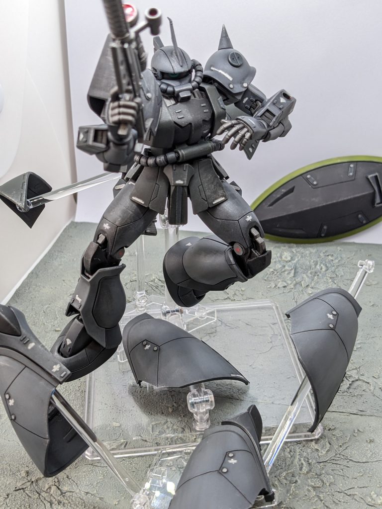 ゲルググの装甲はダメージを受けるとパージし、ザクとして活動出来ます😄