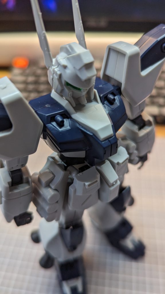 加工前の素組み写真です。一つ前の写真と比べると肩周りのディテールの差がわかります。今回の制作では文字で書ききれないほど、他にも細かい作業を行ってます。自分の技量の向上を感じ取れる作品となりました♪