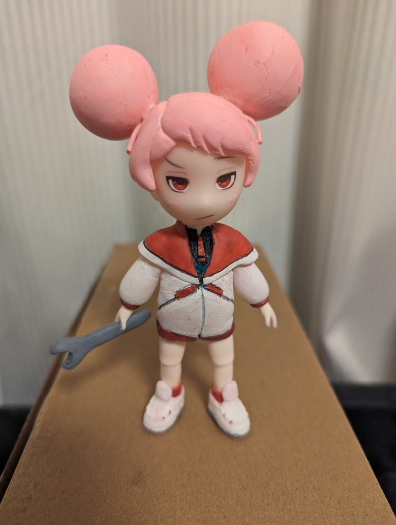 素体は可動式なんですが直接樹脂粘土盛り付けしたので腕を中心に干渉しまくってほとんど動かなくなってしまいました、今回はあくまでお正月中につくる前提で色々簡略化してしまったので布製の服とか作ってちゃんと動くパイセン作るのもいいかも…。