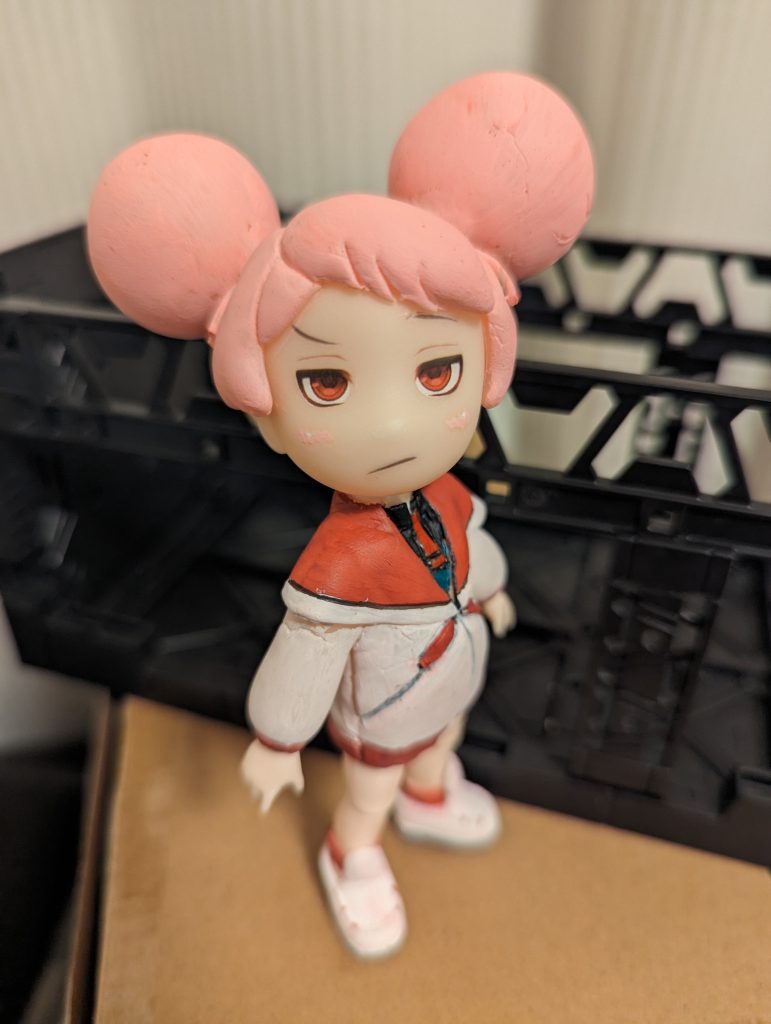 頭は左右に振れます、素体に元々若干角度ついてるのでちょいと上向きになります。