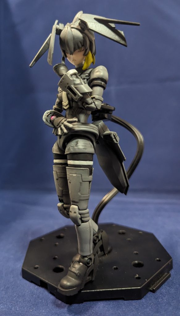 手首とか肘はどうしても塗装ハゲちゃいますね…。しかし大ゴケしたシリーズだったけどこう見ると中々悪く無い感じがしますね。え…?モビルドール・メイはそこまでコケて無いって?えーと…それは…