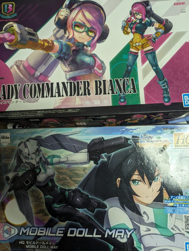 そんな訳で使用キットのお話…モビルドールメイとバンダイ製クソキットの征夷大将軍ことガールガンレディのコマンダービアンカ使ってました。詳しく比率を言うと頭から下はビアンカです(爆)「来たか…肉体(ボディ)…」ほぼビアンカじゃねえか!やガンプラじゃねえ!と総ツッコミ喰らいそうですがクソキット扱いされた最大の要因である顔面をガンプラで補ったって事でこいつも立派なガンプラだと言い張っておくことにします、フィギュアは顔が命って言うしね(白目)