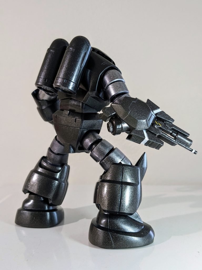 大部分をタミヤスプレーのメタブラック、メタグレー、ガンメタで塗装しています塗膜が弱そうだけど色乗りは良さげだったので今後も使いたいです