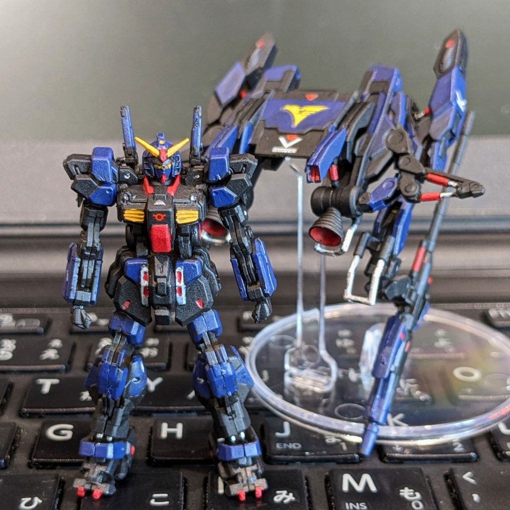 SNSではこのGディフェンサーにコクピットを自作されてる方を拝見しましたかそんな技術がないので写真の角度で誤魔化します（笑）今回はじめてアーティファクトにデカールを少し使ってみました。サイズがあわないのでバランスが難しいですがアクセントになって気に入っています。