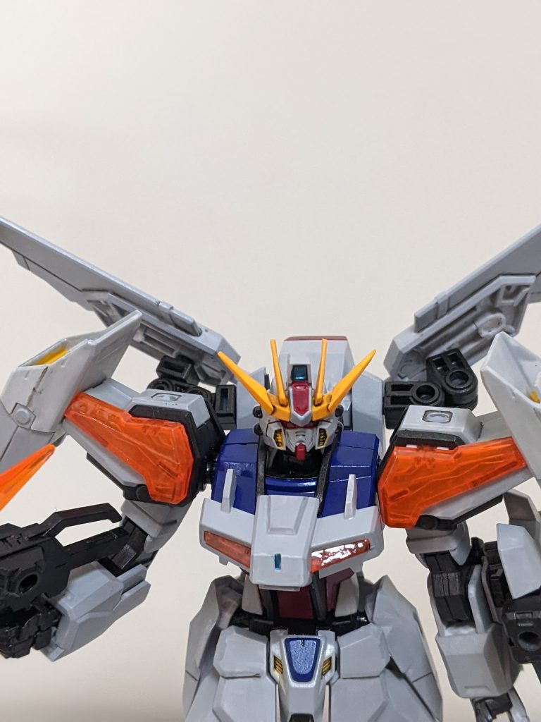 額だけはワインレッドにしましたが。