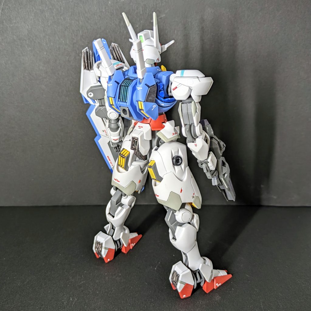 背部から。こちらから見るといっそう粗だらけです。棚に入れれば見えないからヘーキと妥協しました。