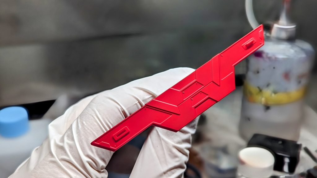 サイコプレートはハーマンレッド→白ハイライト→クリアー蛍光レッド→クリアーレッドの順で塗装。蛍光レッドを含むことで他の装甲色とメリハリをつけました。