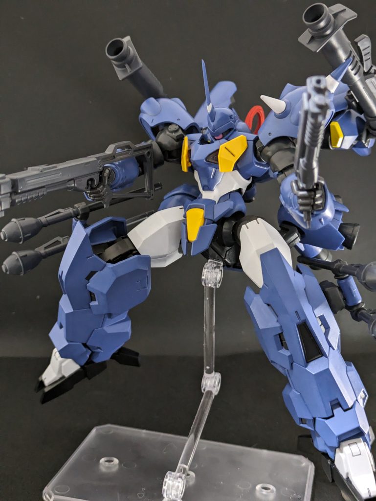 つま先は、ウルのつま先を切って、ジャンク化してたユーラヴェンの足を部分加工して接着しました。ミキシングする時に悩ましいのが接続分だと常々思っているんですが、キットによって、または発売時期によって異なるこれらをあわせるための解決策は様々あります。あるはずです。あってくれ頼む。特に水星の魔女は30MMに近く、ガンプラ自体が「ポリキャップ？何それ？」となって久しいこともあって、あわせにくいのは明白。でいろいろ考えて、前回のデスサイズからやっているのがこちら↓