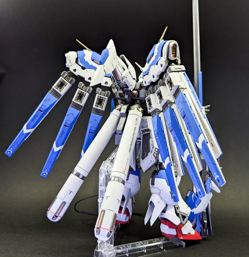  元キットの密度がすごいので流石に大掛かりな改造は出来ませんでしたアンテナとかをシャープ化したり、アゴをちょっと削ったり 