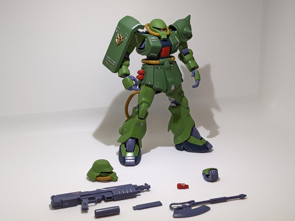 ・MMP-80マシンガン +下部付属グレネードランチャー・ヒートホーク・ハンドグレネード×3「フリッツヘルムの生首」 このタイプのマガジン取れるマシンガンってなかなか珍しいですよね。主に各所の部分塗装とデカール、つや消しという、初級者の頃のフィニッシュです。