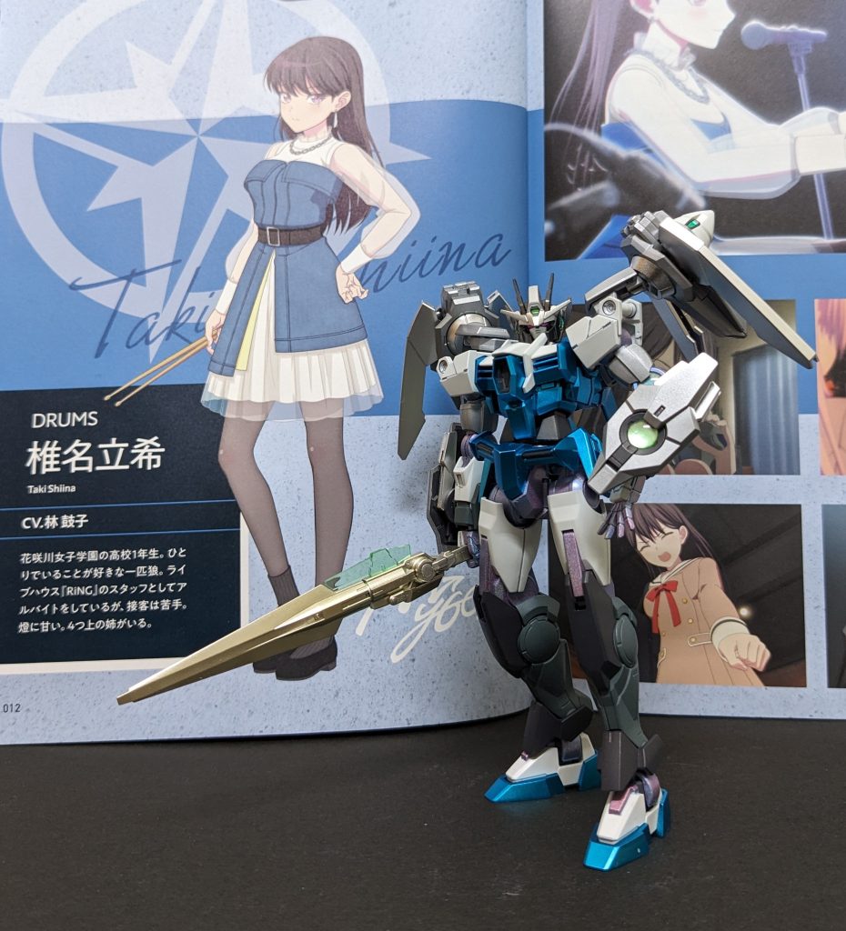 大っっ成功だよ!!現時点のMyGO!!!!!メンバーモチーフの中で、一番元キャラの雰囲気出てるかもと思うのですが、いかがでしょう❓最初はHGのMk-Ⅱ使おうと思って、ストックも無いのでわざわざ買った😅のですが、脚が細い方が良いのと、ダイバーアークにどことなく「ツンデレ」な佇まいを感じたので、コッチにしました。大晦日に何のあてもなく寄った家電量販店で見かけ(在庫ラスイチ!)、即ゲットです。