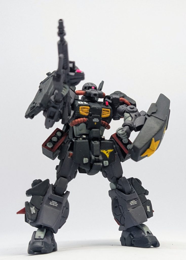 下からフル装備。ミサイルポッドを付けてしまうと腕が下げられなくなってしまいますが、フル装備は漢の浪漫😤！