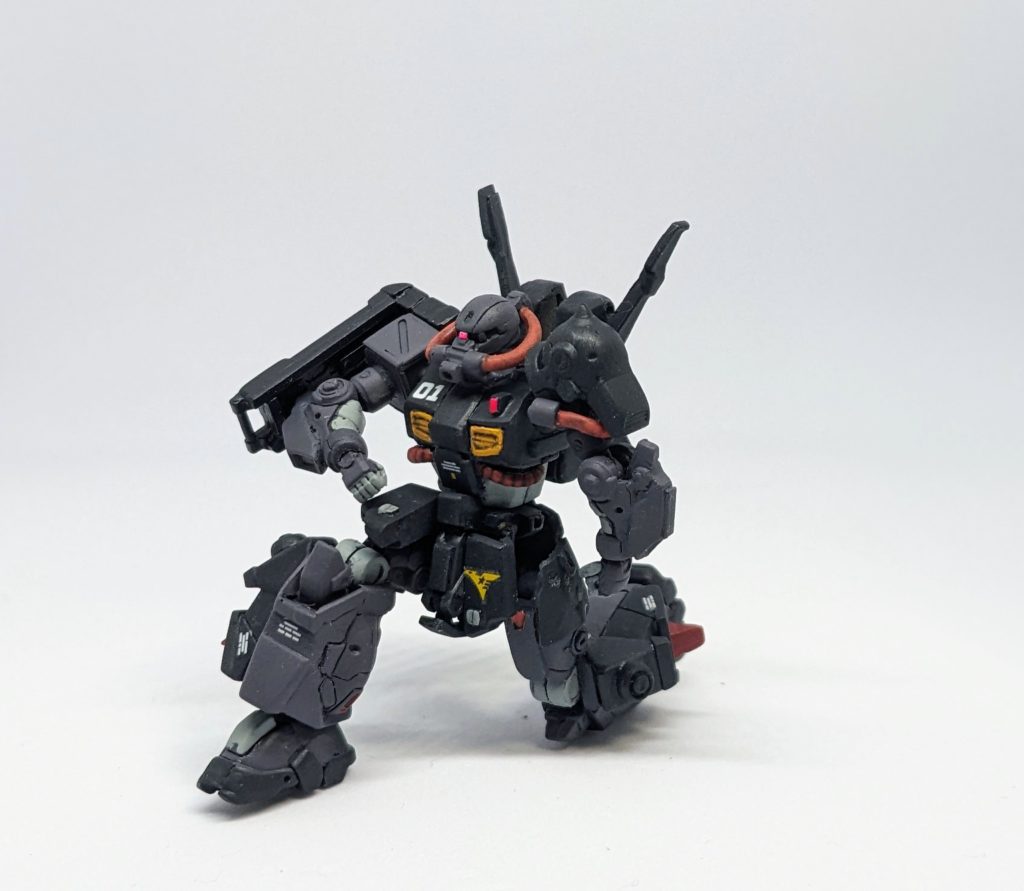 一応膝立ちできます！制作途中よりも可動範囲が狭くなってしまったんですが、可動モデルってことで無茶させてみました(笑)